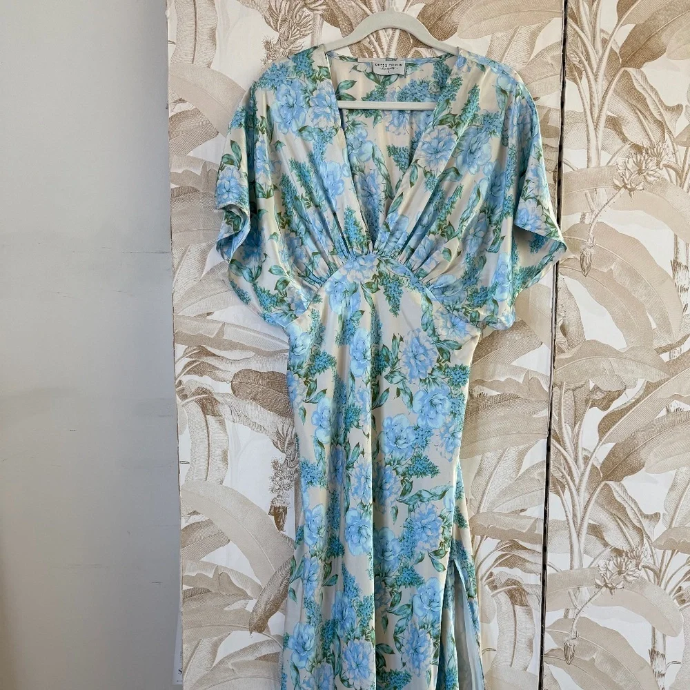 Floral Maxi Beach Dress – Deep V Neck Tropical Satin with Side Slit - Picture 2 of 6